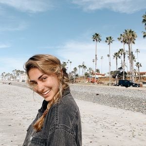 Meet your Posher, Eliss